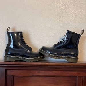 Dr. Martens Women's 1460 Patent Leather Combat Boots (Shiny black)